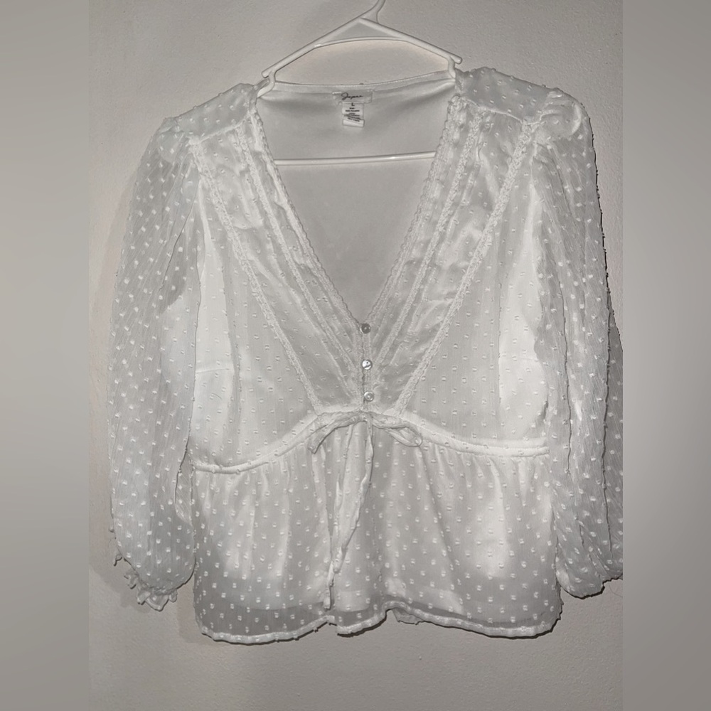 3/4 sleeve White top. Size Medium